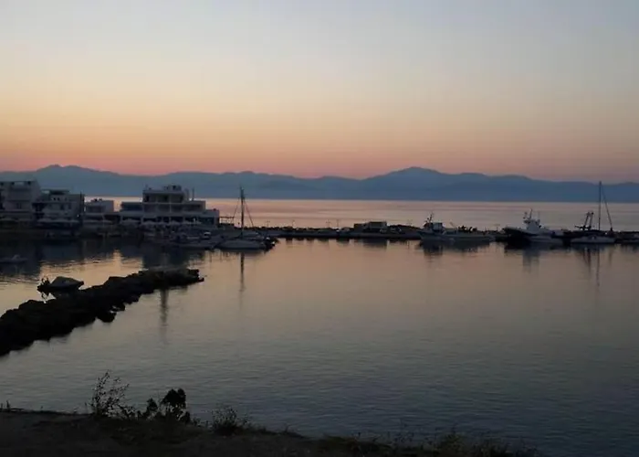 Yellow House Semesterbostad Logaras