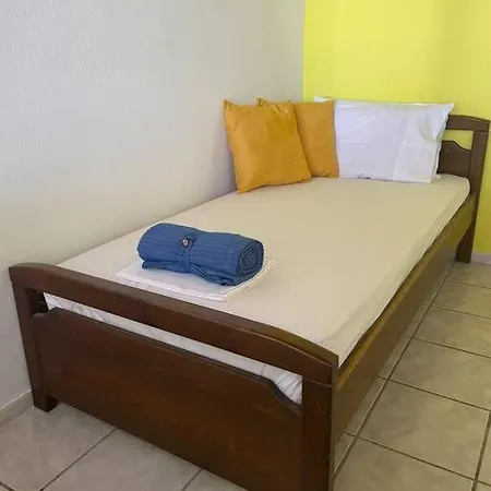 Hébergement de vacances Yellow House *