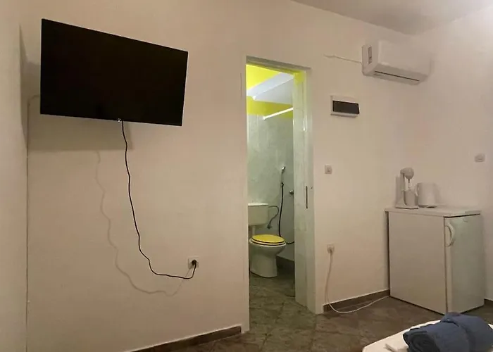 Yellow House Tatil Evi Logaras